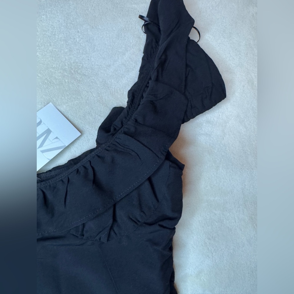 Zara Black Ruffled Sleeveless top , has no stretch - Picture 2 of 7
